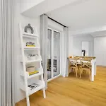 Whome Urban Oasis: Modern Living With Parking & Ac
