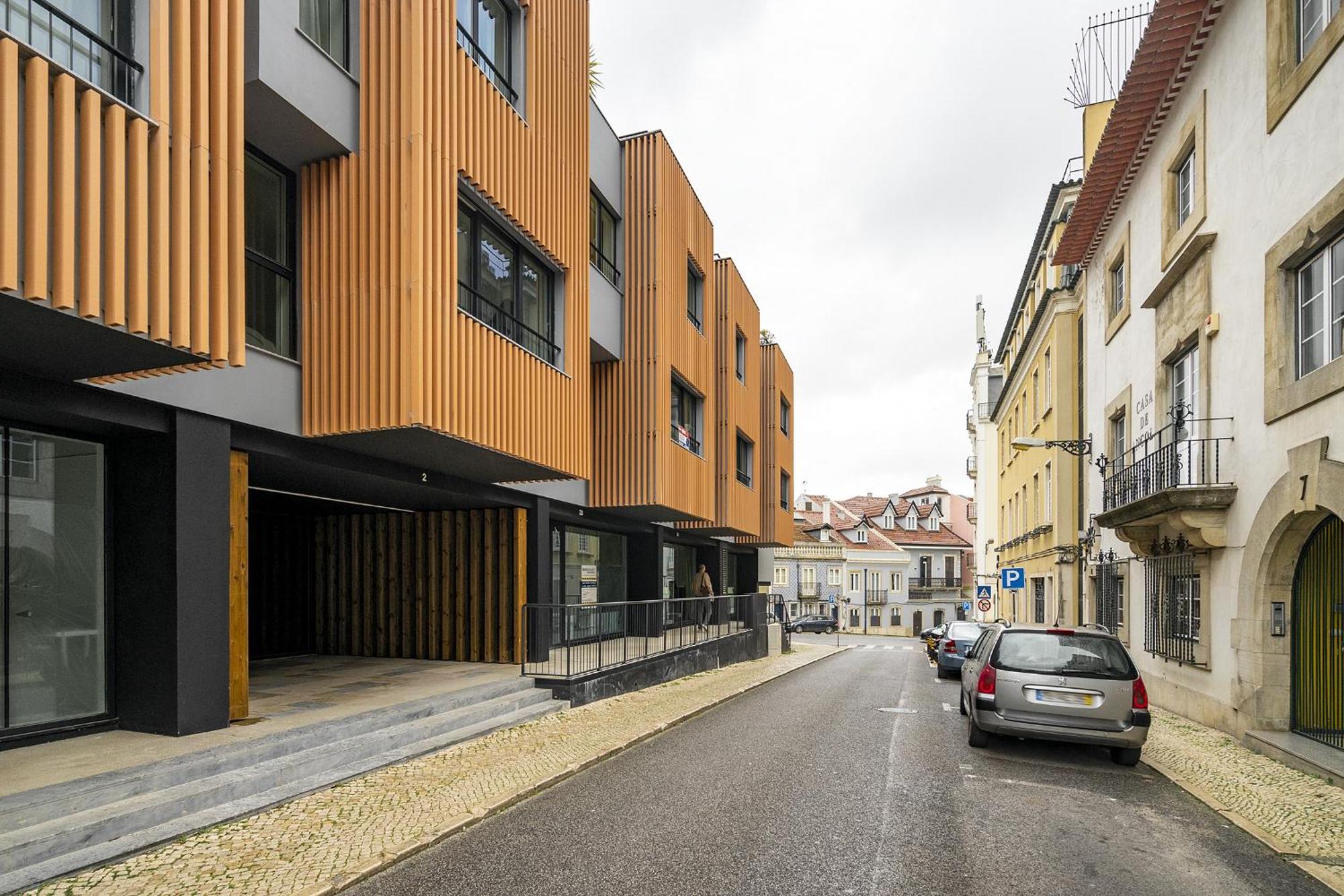 Whome Urban Oasis: Modern Living With Parking & Ac