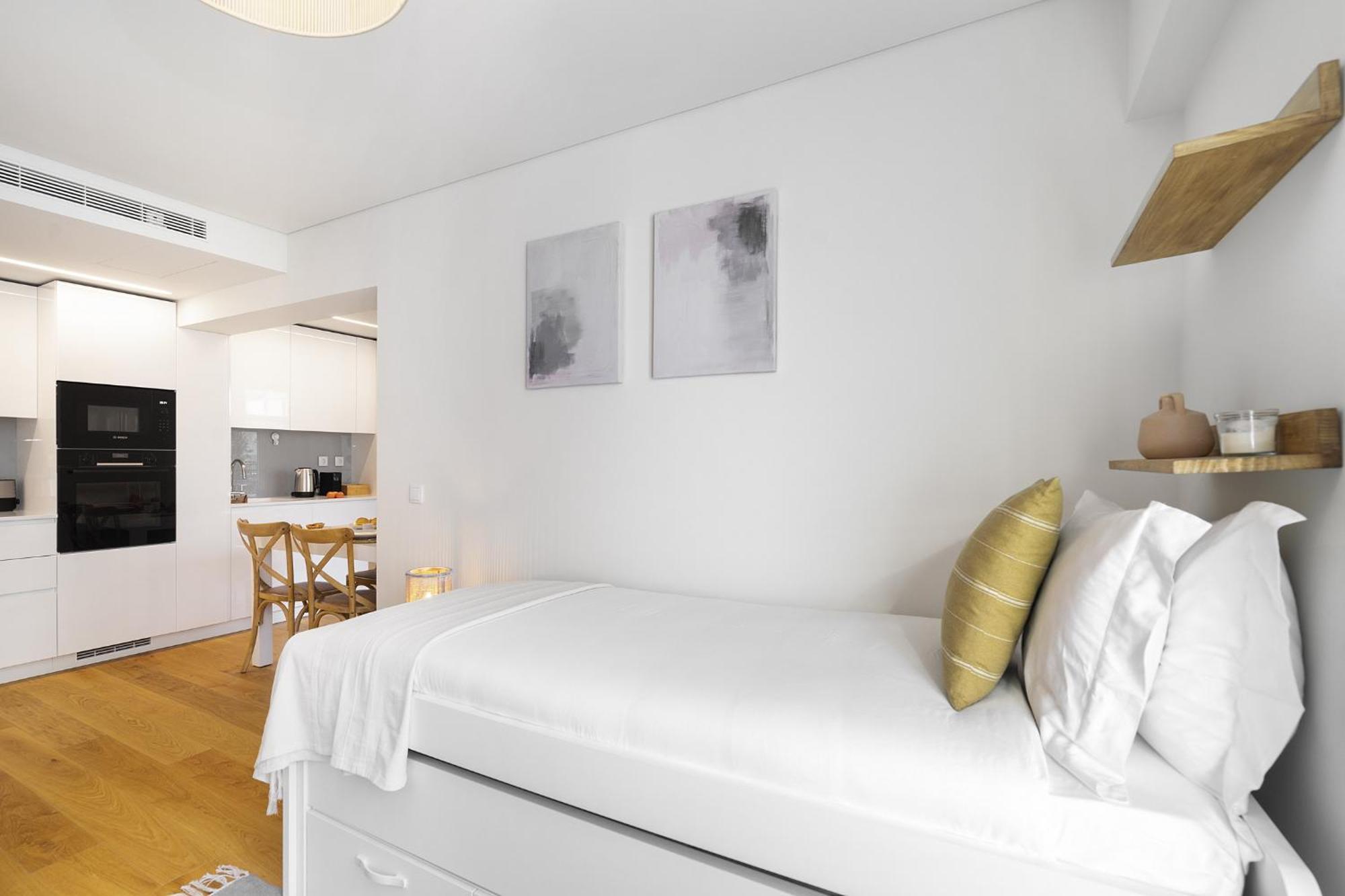 Whome Urban Oasis: Modern Living With Parking & Ac *