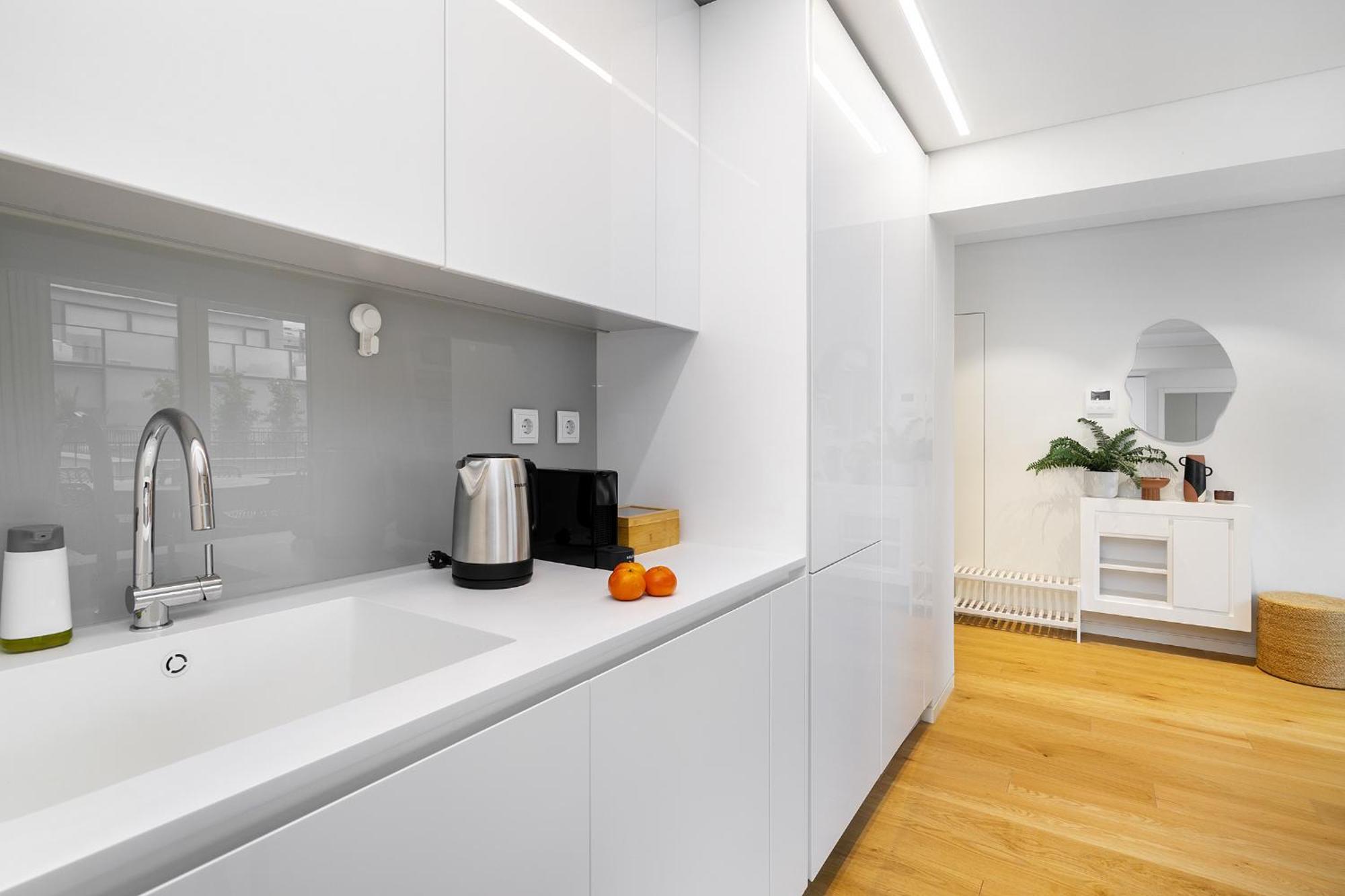 Whome Urban Oasis: Modern Living With Parking & Ac Apartment *