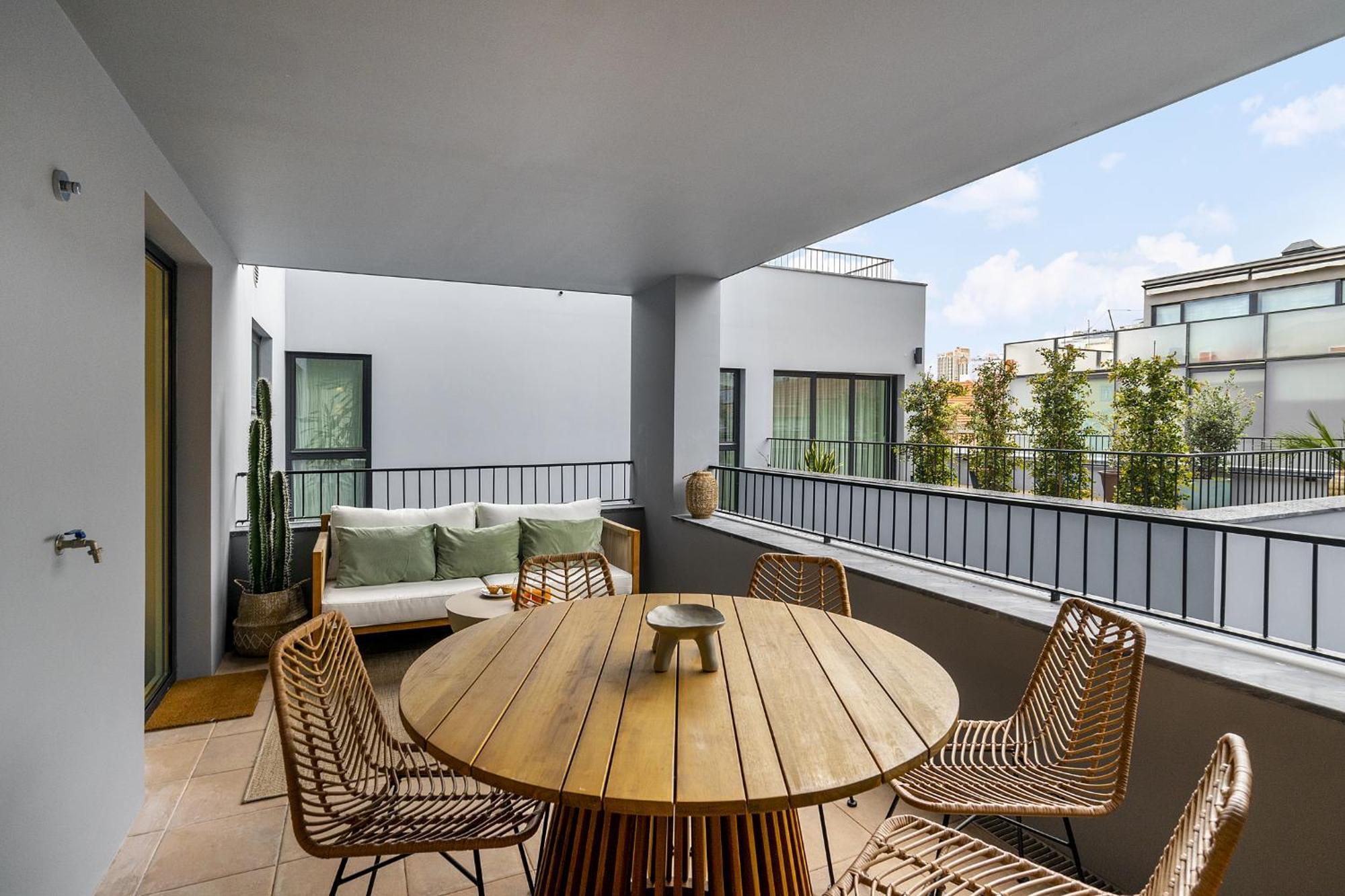Apartment Whome Urban Oasis: Modern Living With Parking & Ac *